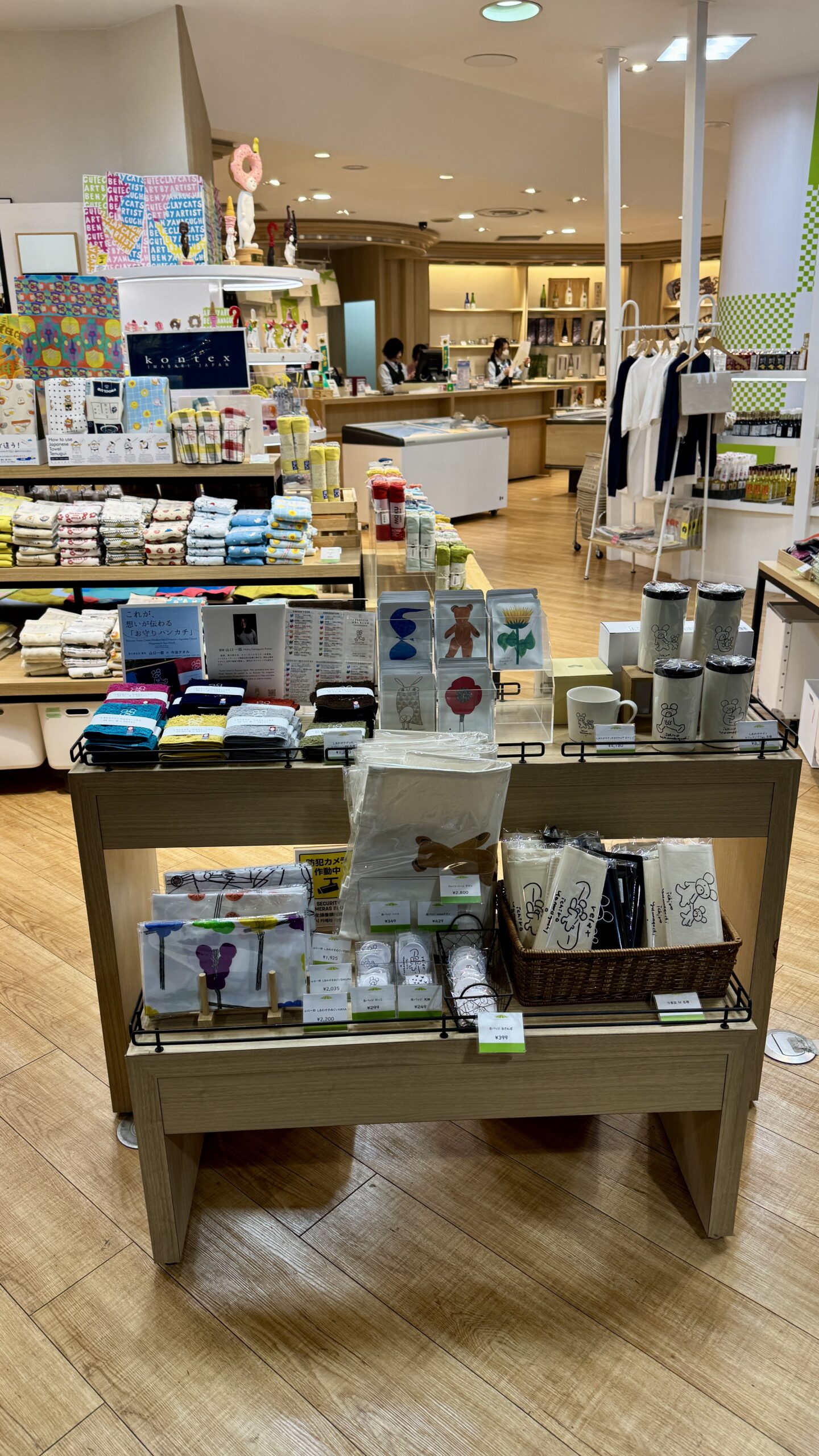 【導入実績】高松空港2階「四国空市場」にて、山口一郎アートグッズコーナーがスタートしました